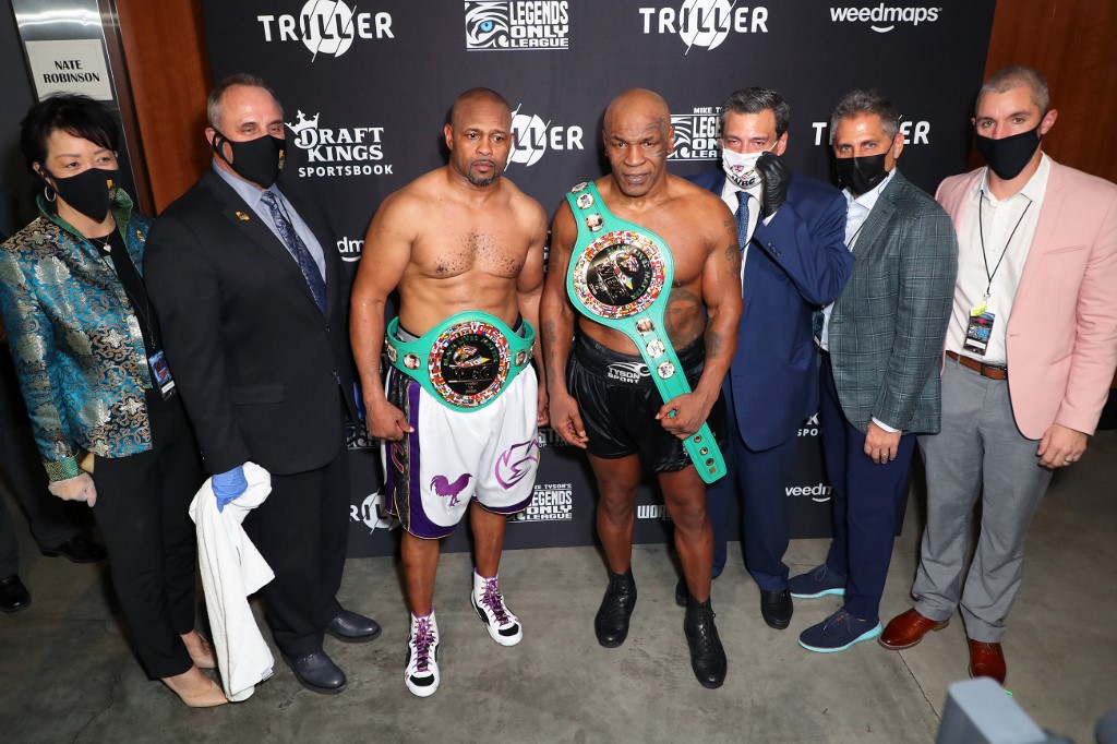 Mike Tyson venció a Roy Jones Jr. (AFP)