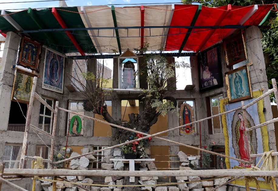 Con el paso del tiempo, el altar fue aumentando de tamaño y hoy se observa más grande e imponente. (Rolando Riestra)