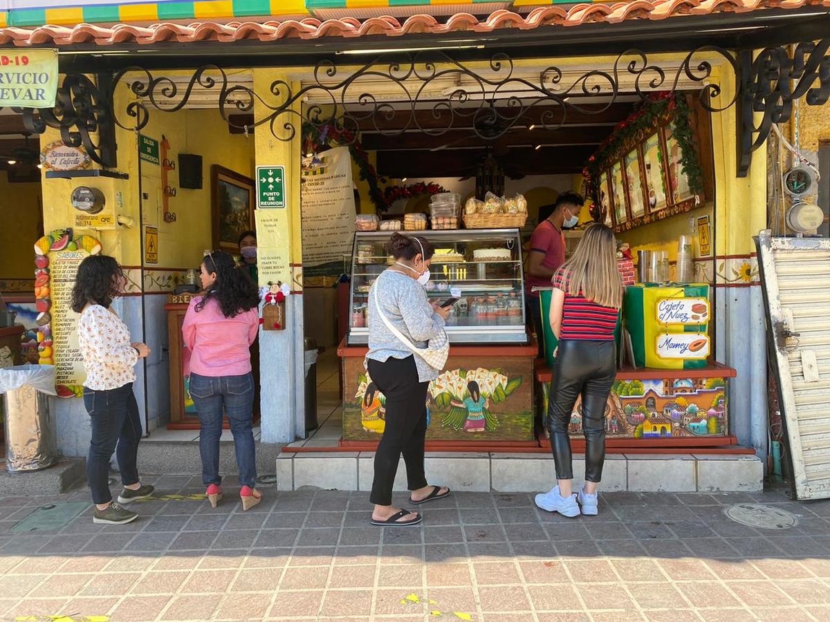Promueven comerciantes de San Juan de Dios uso de cubrebocas