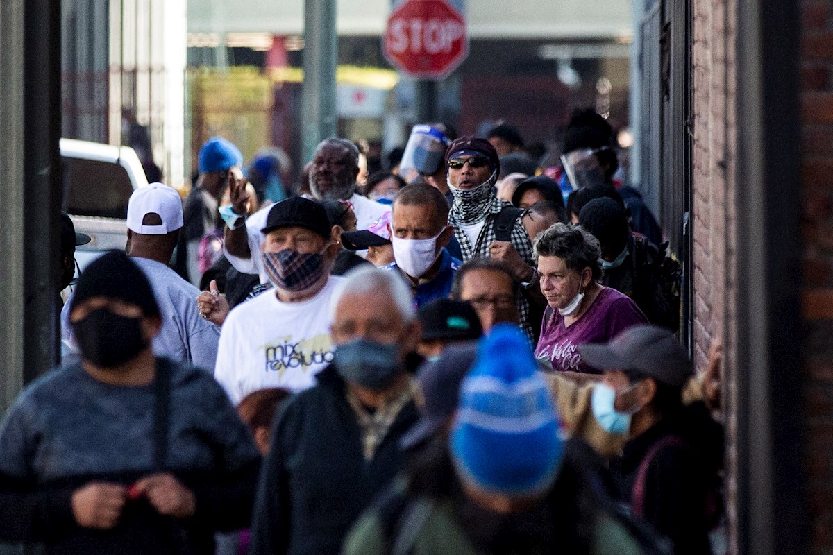 El relajamiento de las medidas podría aumentar la crisis del coronavirus en Estados Unidos. | EFE