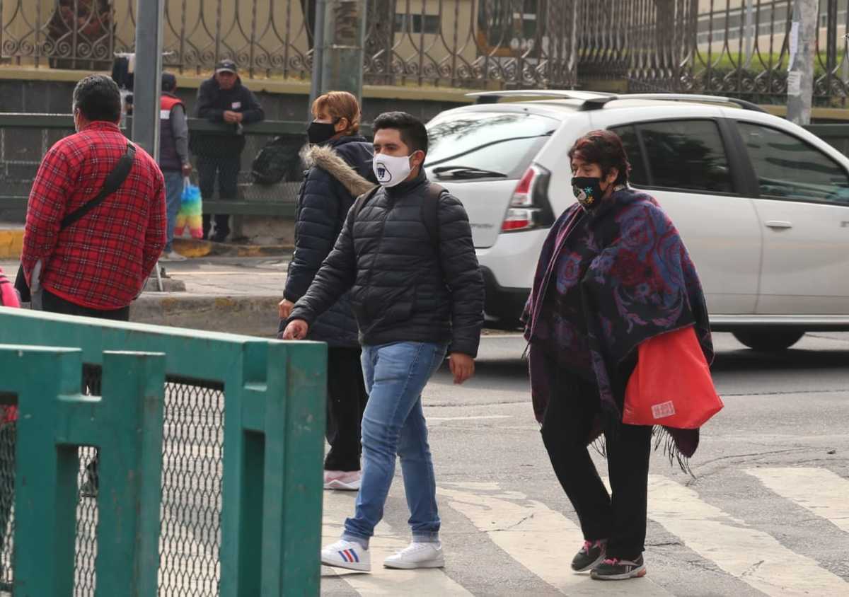 Ante las bajas temperaturas, los adultos mayores requieren más cuidados. | Javier Ríos