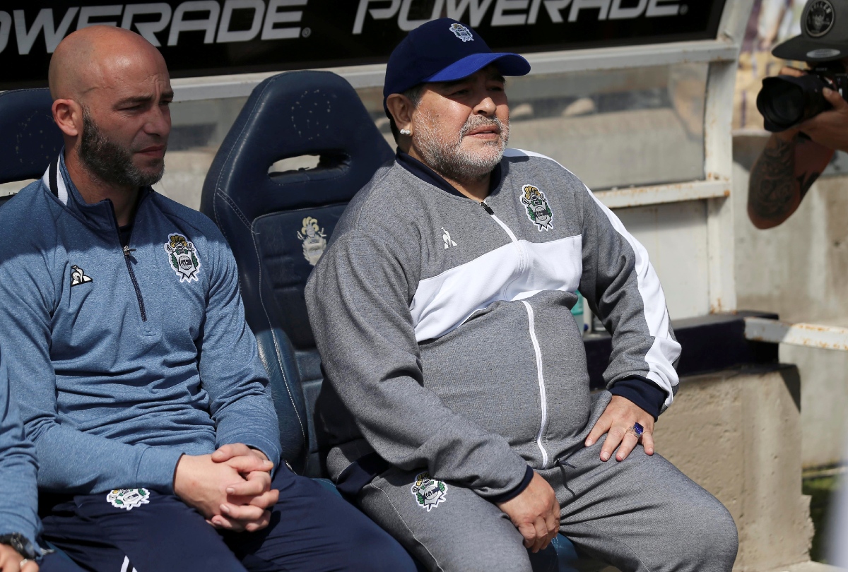 Diego Maradona en el equipo Gimnasia y Esgrima La Plata (Reuters)