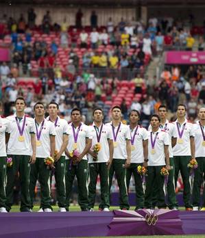 El himno nacional sonó en Wembley con el oro del Tri
