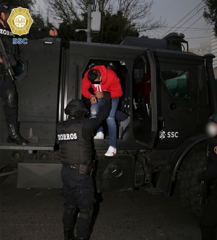 Presunto implicado del asesinato de Baptiste Lormand es llevado a las instalaciones de la FGR. (Especial)