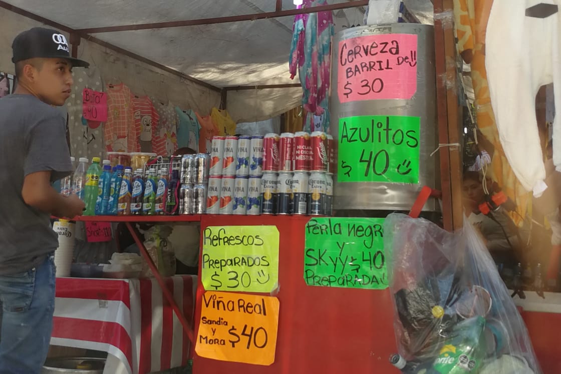 En puestos del Eje 1 Norte se vendieron cervezas y otras bebidas alcohólicas. | Rodolfo Valtierra