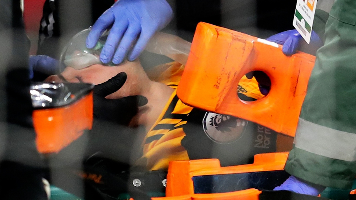 Raúl Jiménez sale bien de operación tras fractura de cráneo en partido de los Wolves