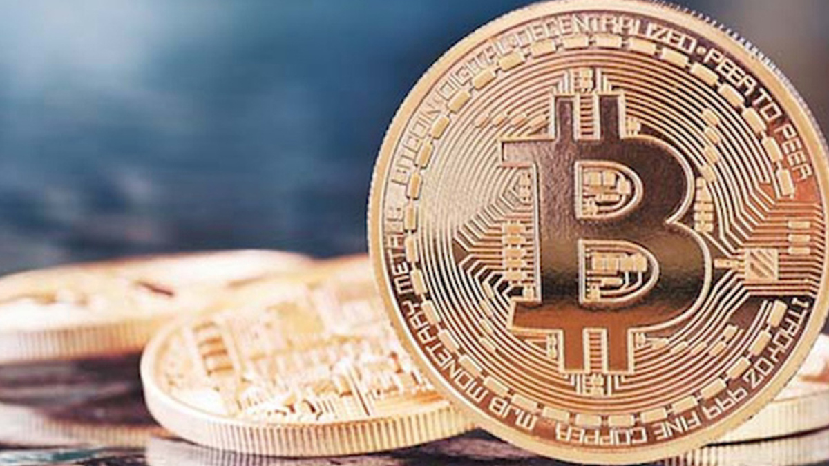 Bitcoin cae desde máximos de récord por desplome de 7% en sesión volátil