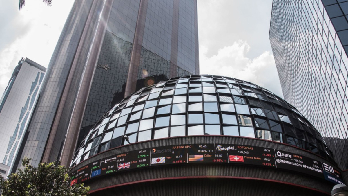 BMV abre al alza por optimismo sobre vacunas contra el coronavirus y datos de China