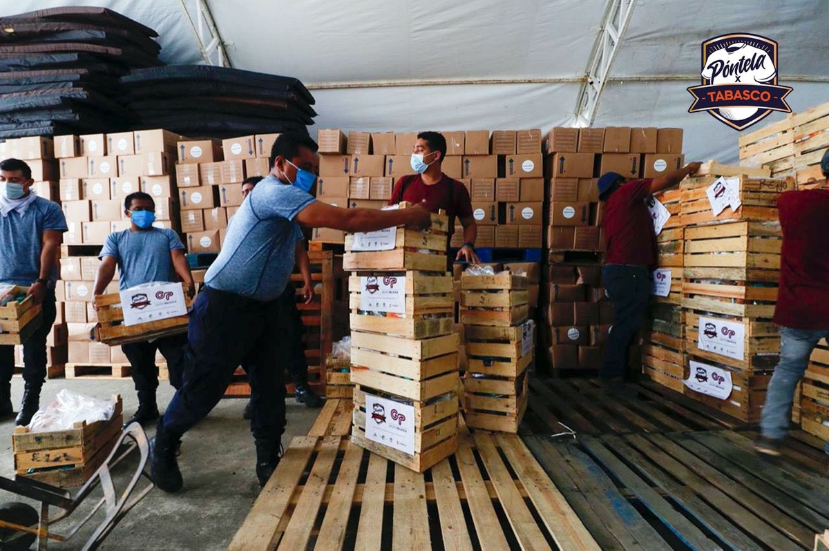 Club León y Grupo Pachuca entregan más de 2 mil despensas en Tabasco