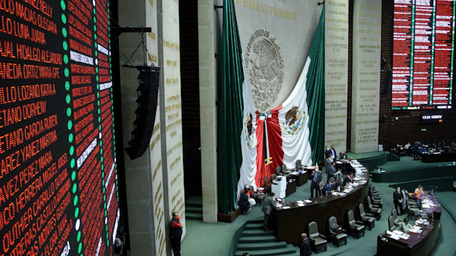 Diputados aplazan una semana más discusión sobre outsourcing