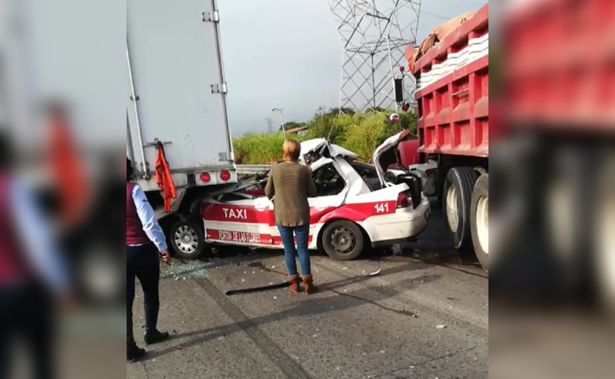 Una persona resultó lesionada y fue atendida por paramédicos de Capufe, posteriormente fue trasladado al hospital. (Especial)