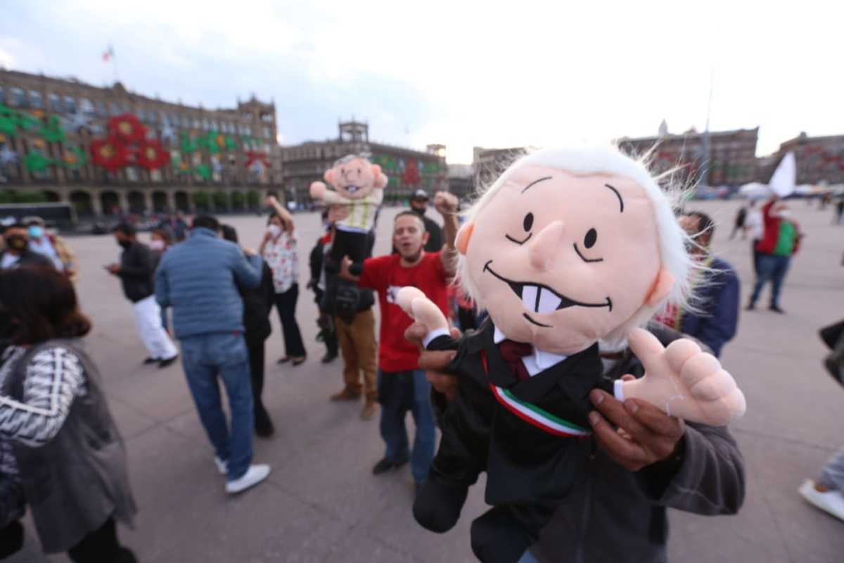 Simpatizantes de AMLO en la plancha del Zócalo. (Javier Ríos)