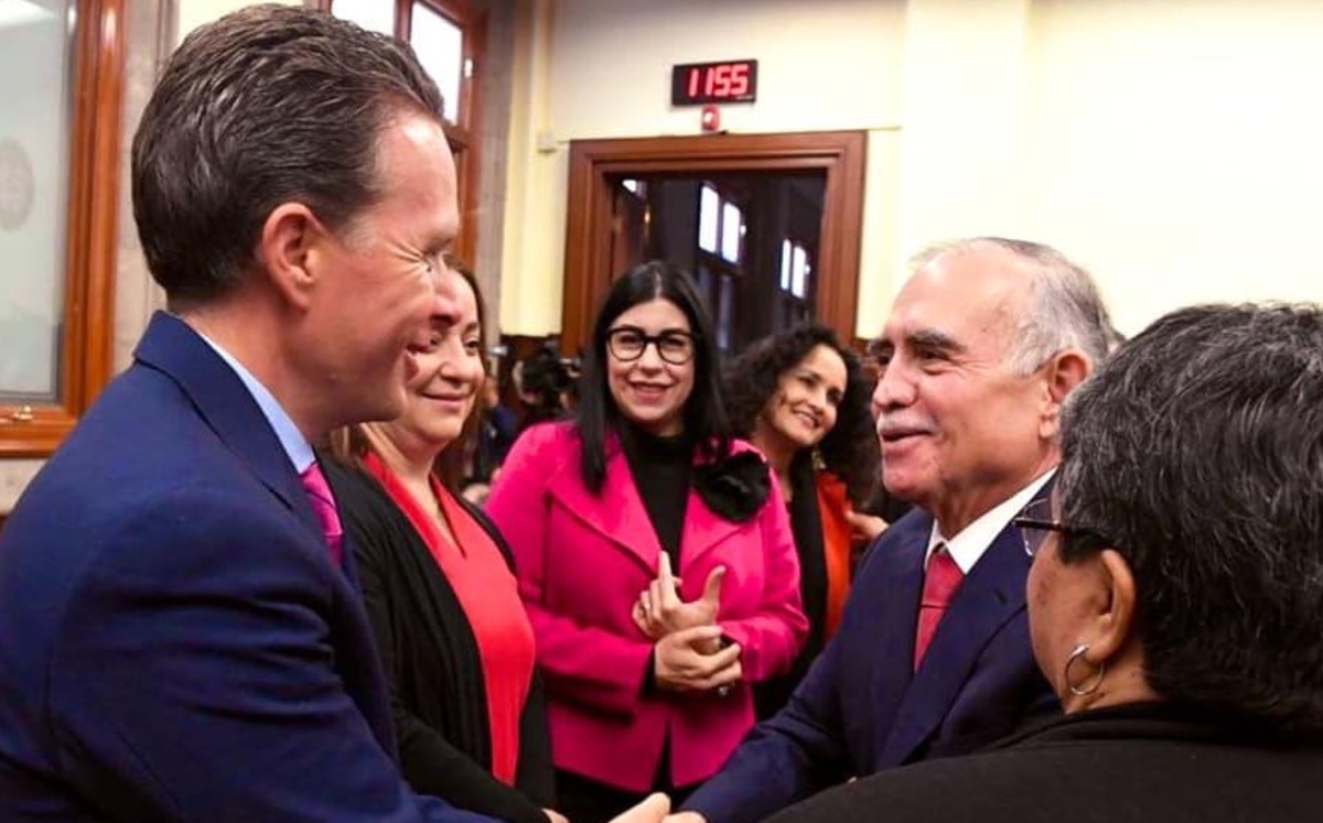 Manuel Velasco reconoció el desempeño y profesionalismo del empresario Alfonso Romo.