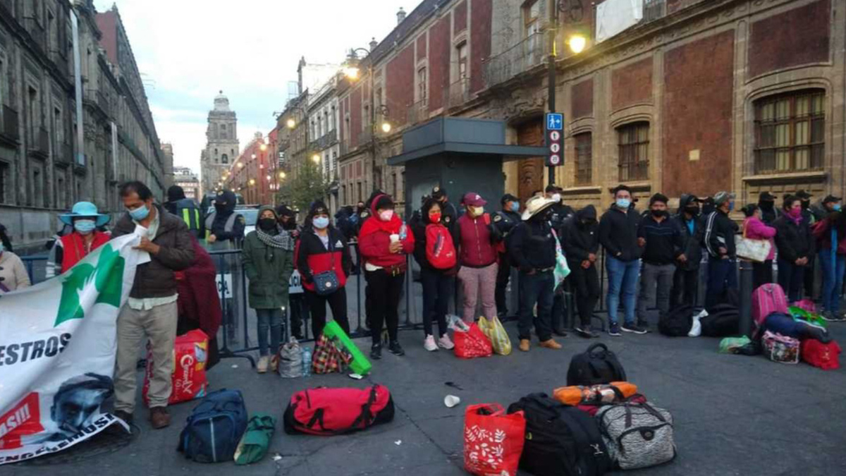 En CdMx, estudiantes y docentes protestan en el Zócalo- Grupo Milenio