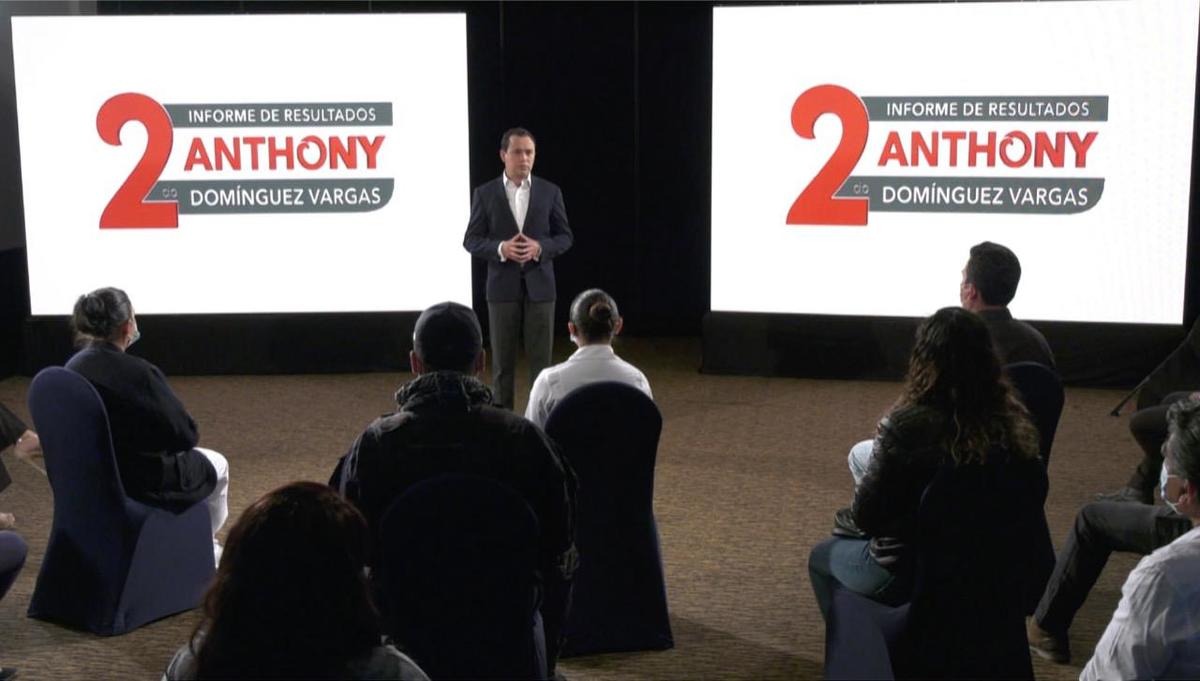 Anthony Domínguez, presidente municipal de Tejupilco, durante su segundo informe de gobierno. (Especial)