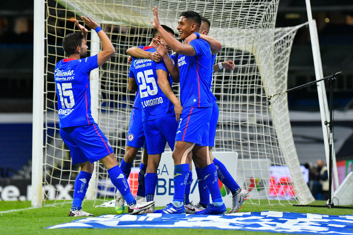 Cruz Azul goleó a Pumas en el Azteca (Imago7)
