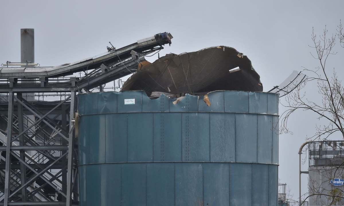 La explosión ocurrió en Avonmouth, Bristol | Foto publicada por Ther Guardian, Ben Birchall / PA