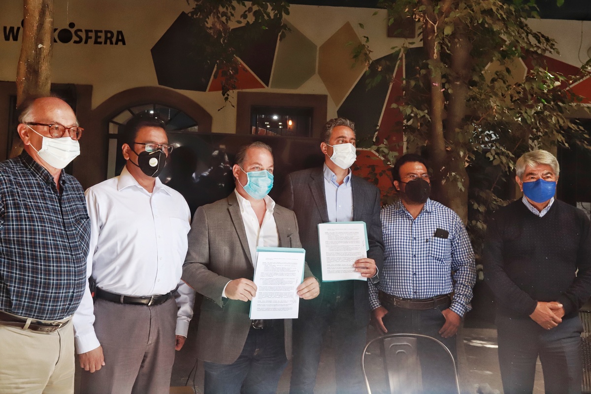 Firma de convenio para la creación del Banco de Reserva Genética de Magueyes Mezcaleros Silvestres de la Región. (Agencia Enfoque)