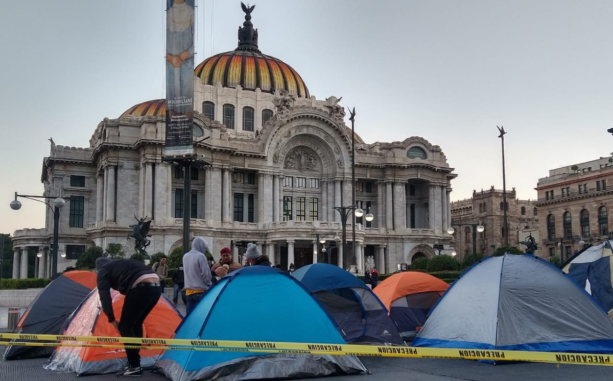 Los maestros aseguran que, de no tener respuestas favorables, mantendrán los bloqueos por tiempo indefinido.. (César Velázquez)