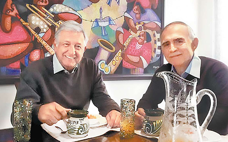 El Presidente compartió una foto con el empresario para anunciar la decisión. (Especial)