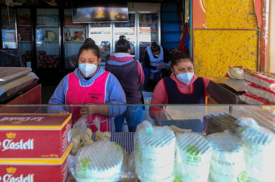 Trabajadores de la Central de Abasto. (Andrés Lobato)