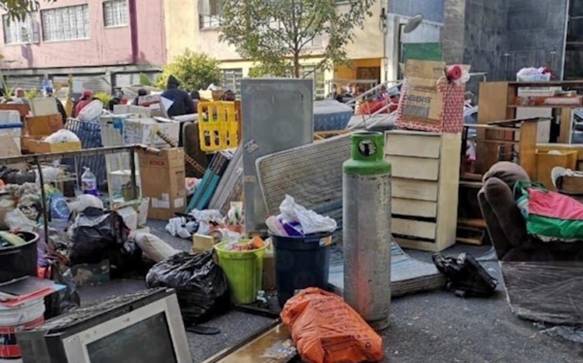 En CdMx, desalojan a 12 familias de edificio en la colonia Juárez