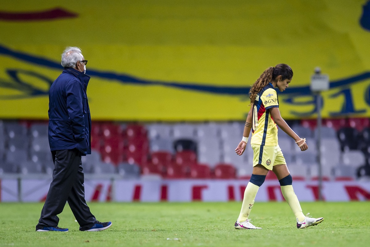 Leonardo Cuéllar y Daniela Espinosa al final del partido con Rayadas (Mexsport)