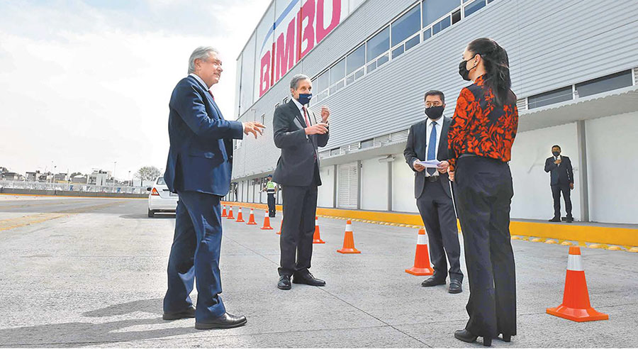 El Presidente, el empresario Daniel Servitje y la jefa de Gobierno de CdMx en la inauguración del Cedis de Bimbo. (Especial)