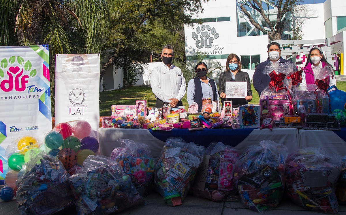 UAT entrega donativo de más de 3 mil juguetes al DIF Tamaulipas. (Cortesía)