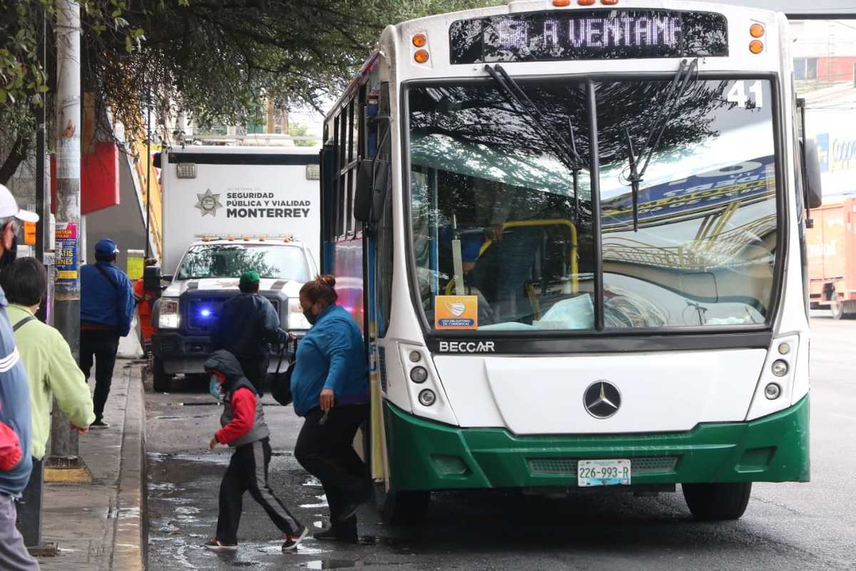 Transporte público en Nuevo León. Foto: Leonel Rocha