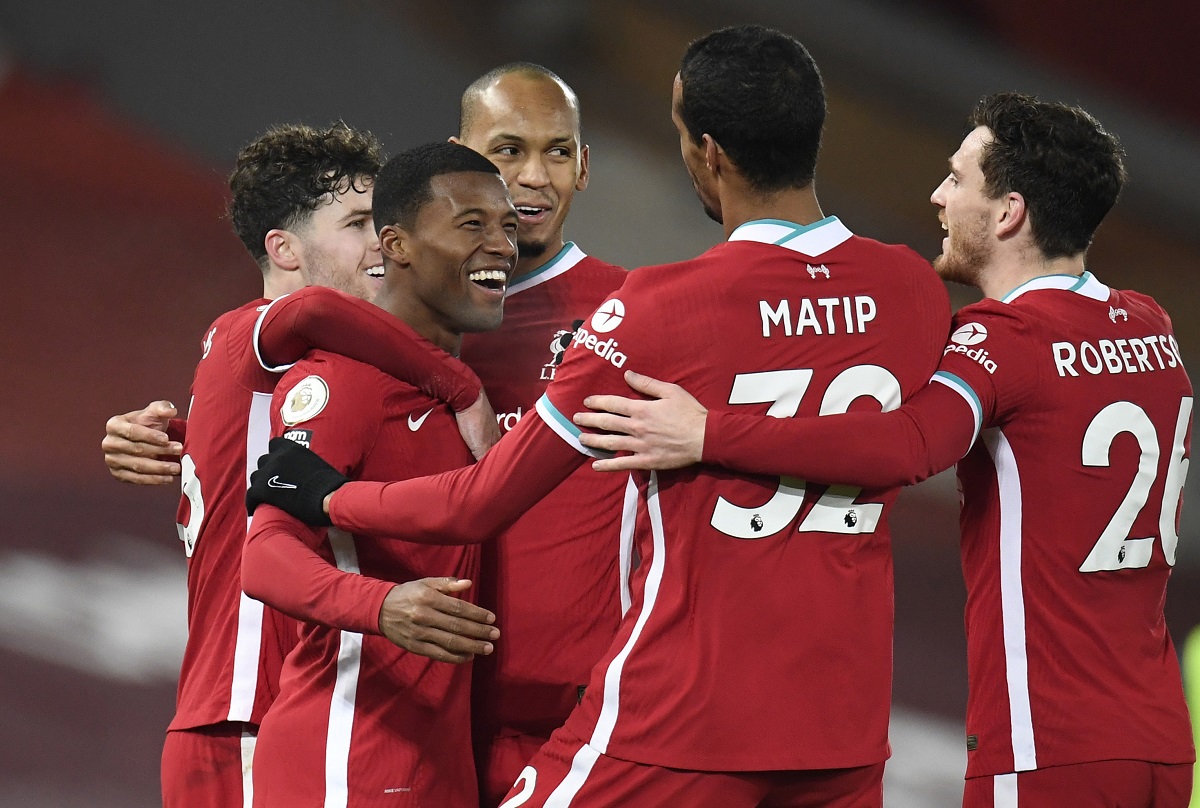 Jugadores del Liverpool en festejo en gol (Reuters)