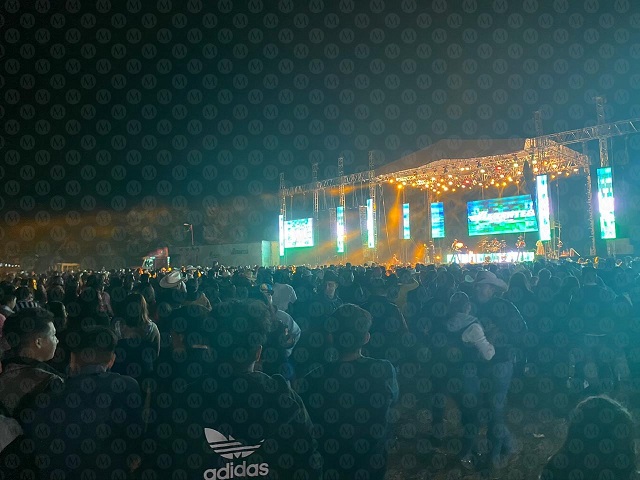 Pese a pandemia celebran fiesta con más de mil personas en Silao. Foto: Jessica Márquez