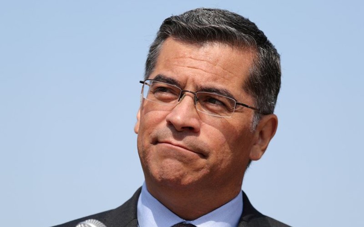 Biden elige oficialmente a Xavier Becerra para liderar Secretaría de Salud en EU