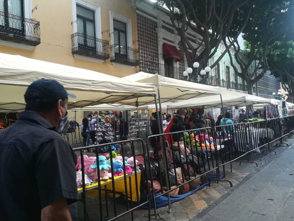 Carriles para el peatón quedaron más reducidos. (Angélica Tenahua)