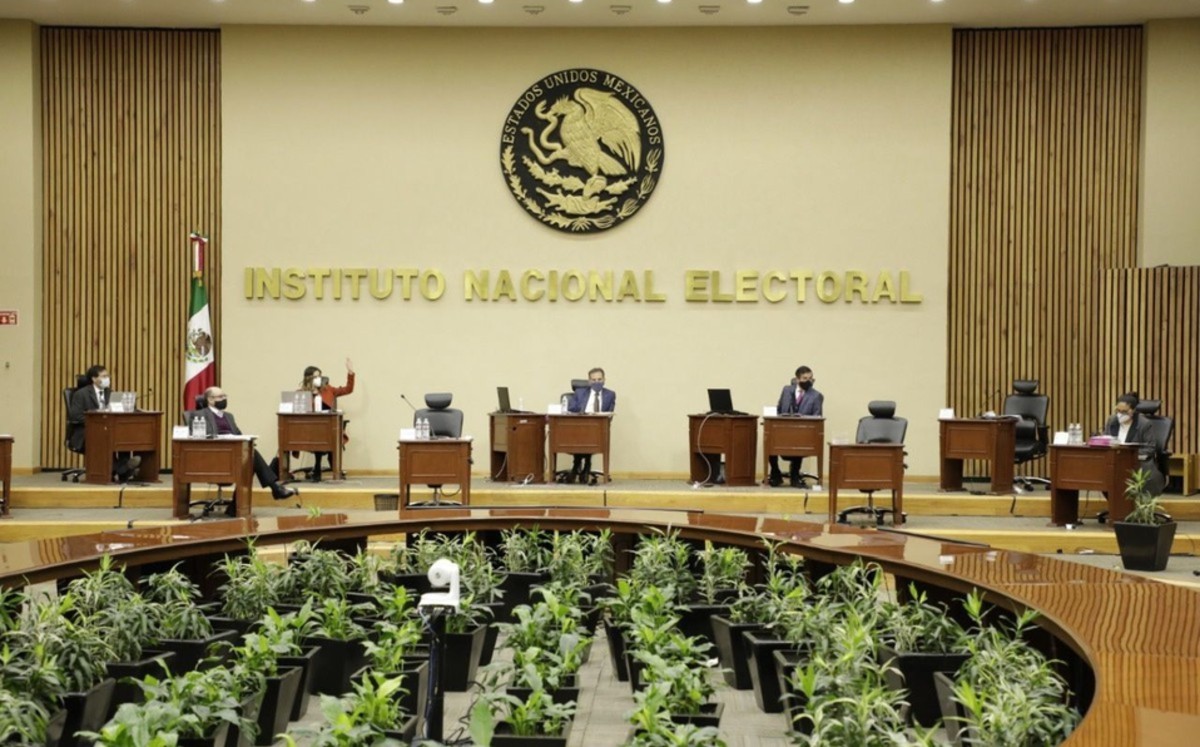 INE interpondrá "recursos jurídicos" para garantizar presupuesto de consulta popular