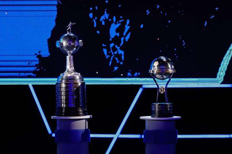Trofeos de copas Libertadores y Sudamericana (EFE)
