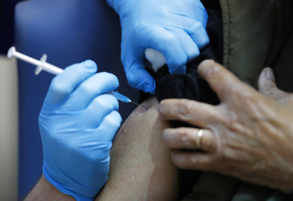 La vacuna contra el coronavirus empezará a aplicarse en los próximos días. (AP)