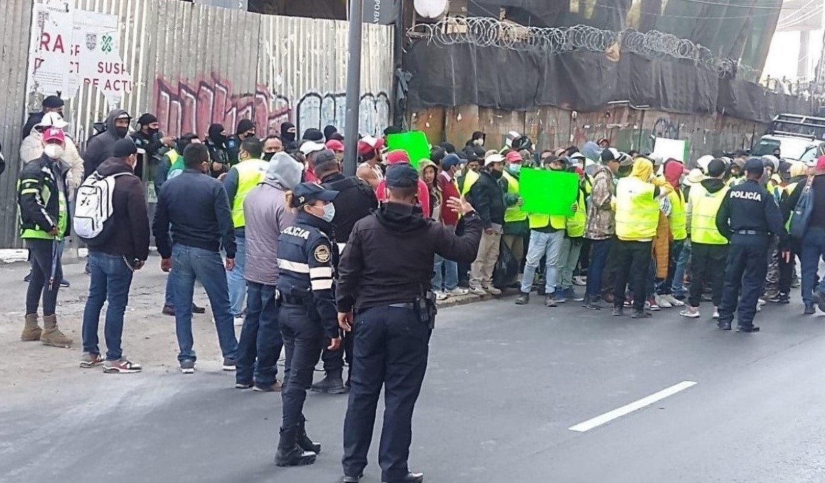Propietarios de edificio protestan en Periférico Sur. |  César Velázquez