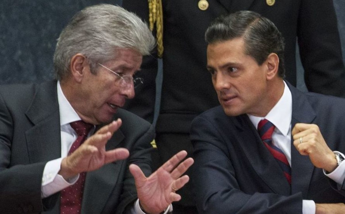 Ruiz Esparza gastó 90 mdp en 6 casas, viajes, tarjetas y cheques en gobierno de Peña Nieto