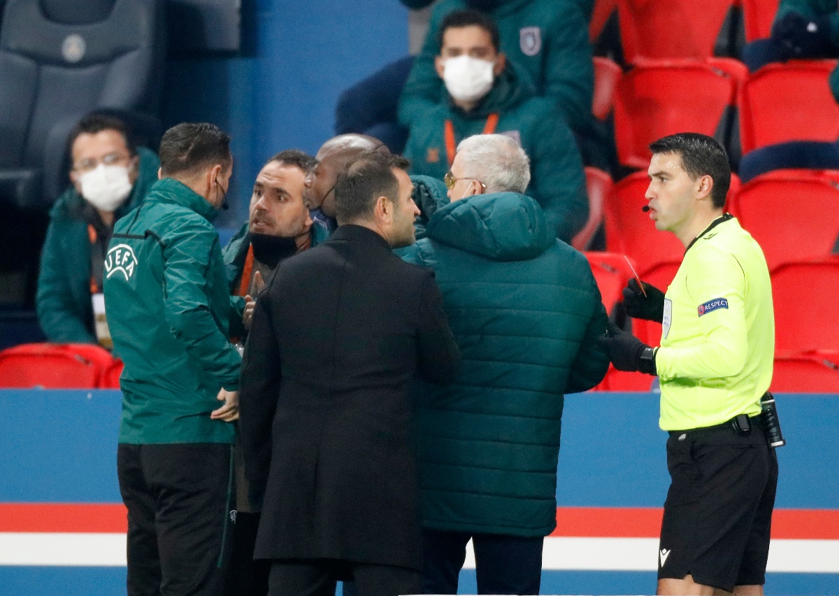 Suspenden el PSG vs Istanbul por actos racistas por parte del cuarto árbitro (Reuters)