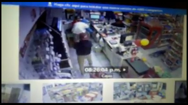 Video capta robo en tienda de conveniencia en Escobedo