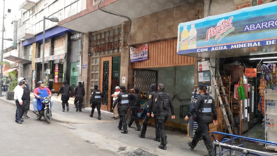 Las mujeres se resguardaron al interior del inmueble | Jorge Becerril