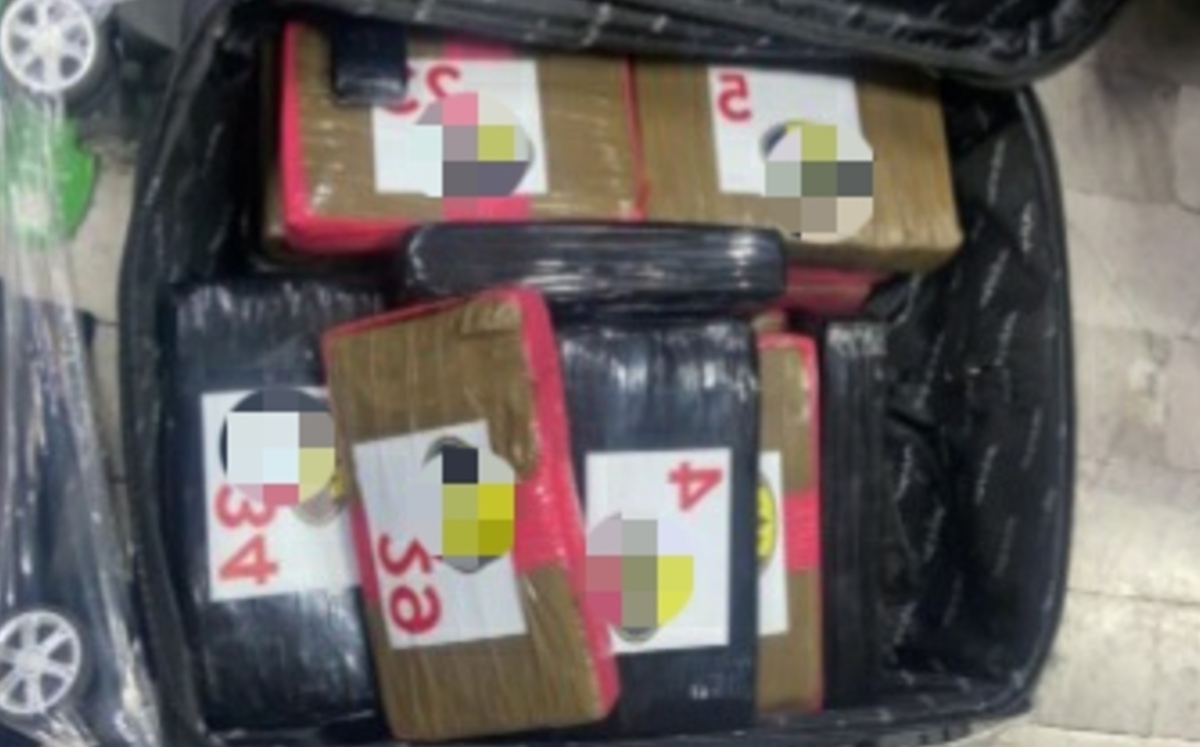 Aseguran cocaína en el AICM. (Especial)