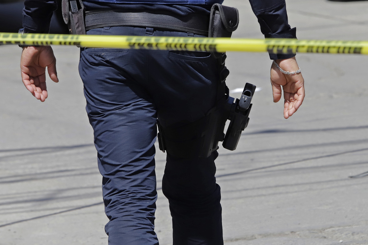 Elemento de la Policía municipal con su arma. (Agencia Enfoque)