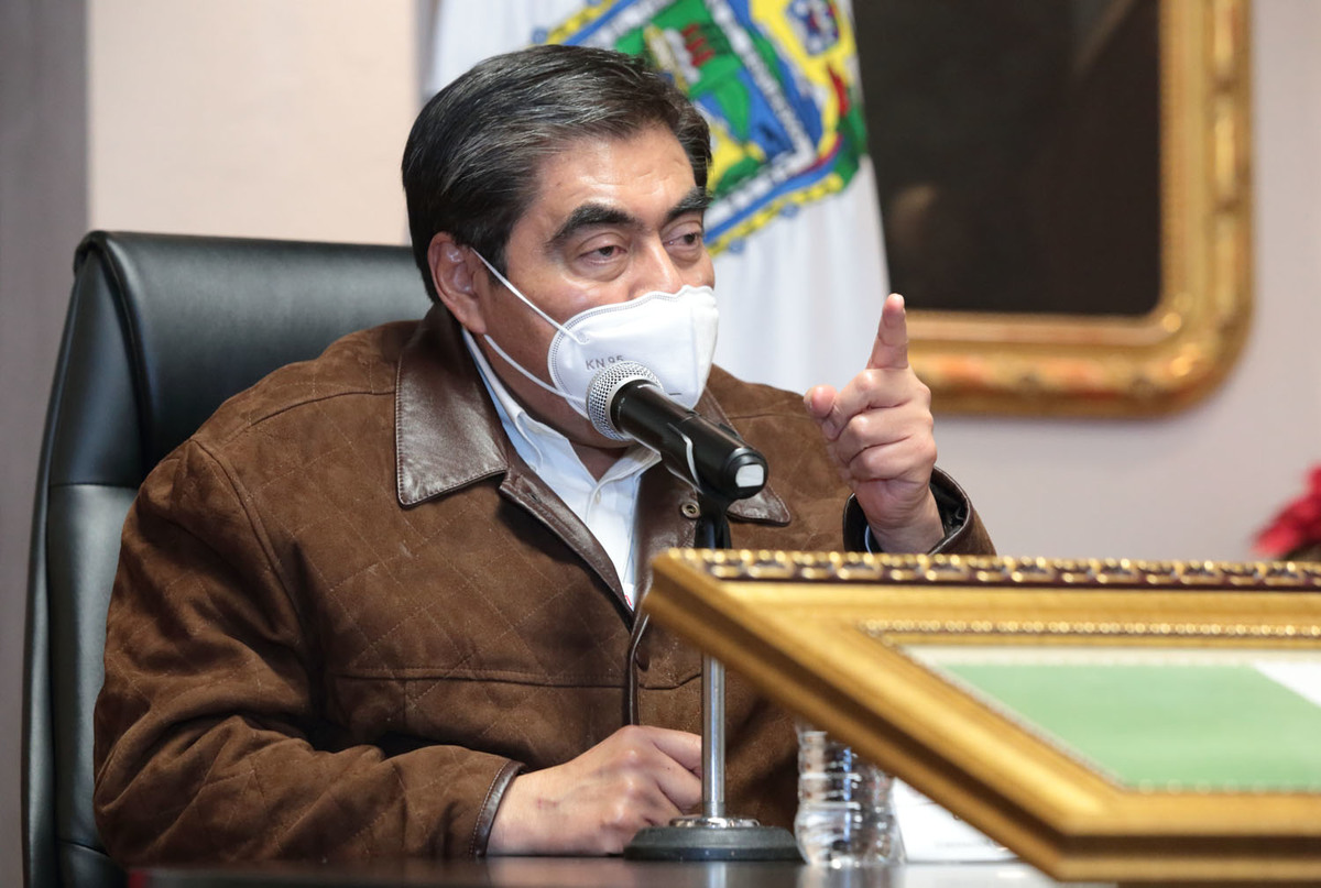 Gobernador de Puebla, Miguel Barbosa Huerta, en conferencia de prensa.(Especial)