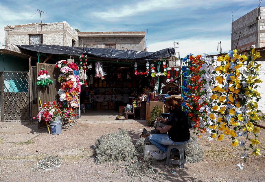 Ella es hija de una de las fundadoras y primera dirigente del tradicional Mercadito Navideño de Lerdo. (Rolando Riestra)