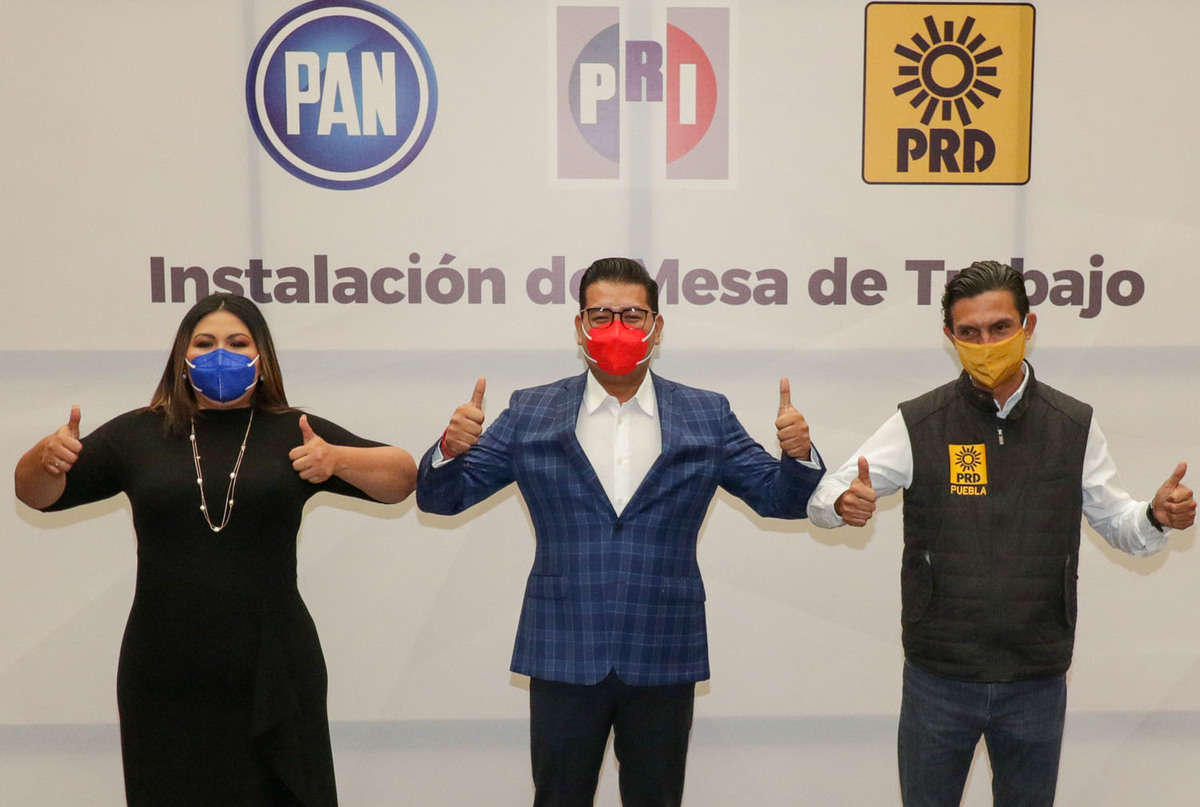 Instalación de la mesa de trabajo por dirigentes estatales del PAN, PRI y PRD. (Agencia Enfoque)