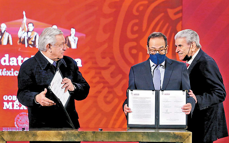 López Obrador, Carlos Salazar y Carlos Aceves en Palacio Nacional. (Javier Ríos)