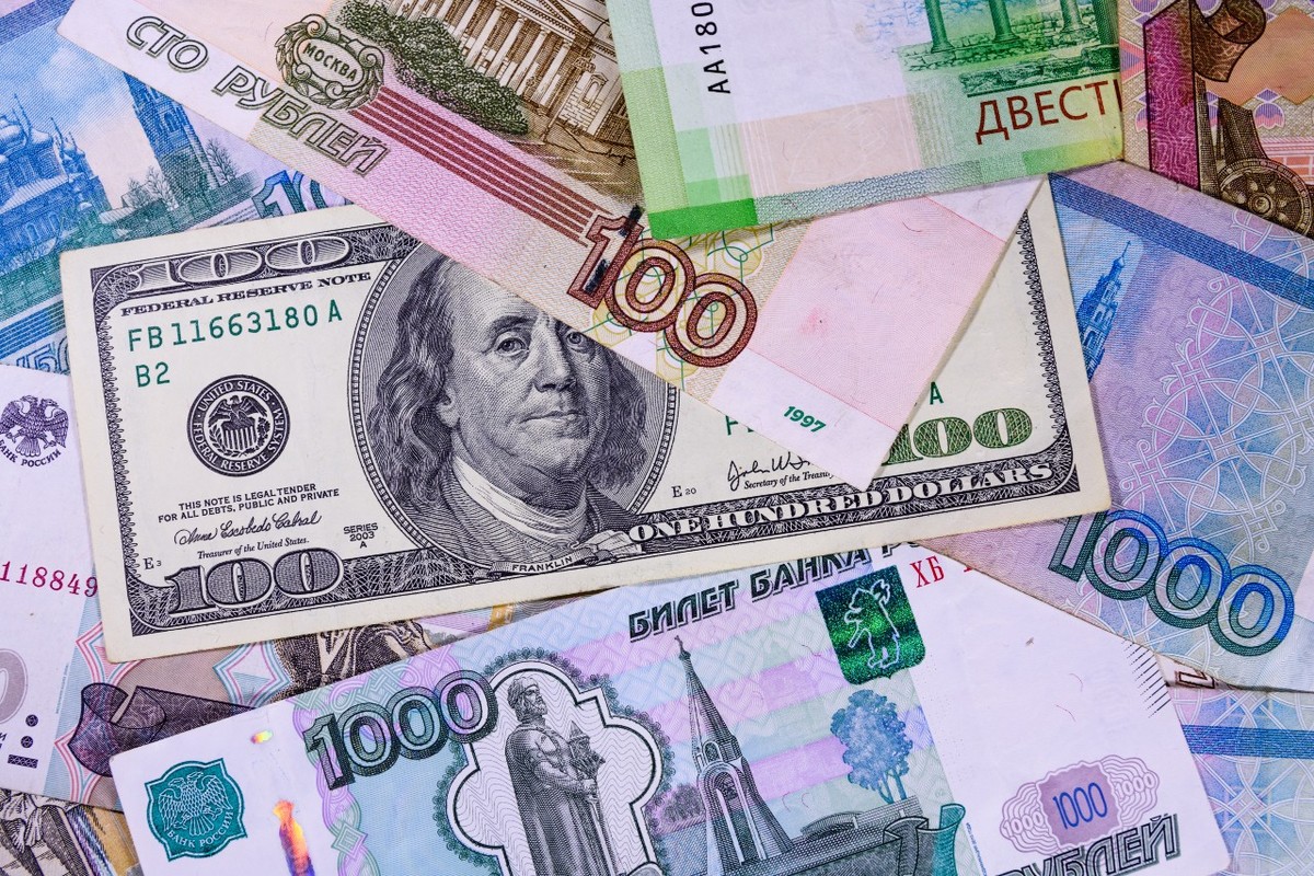 El problema es que no todos los bancos ofrecen el servicio de cambio de divisas. (Especial)