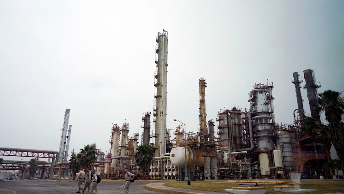 Reportan explosión en la Refinería de Cadereyta